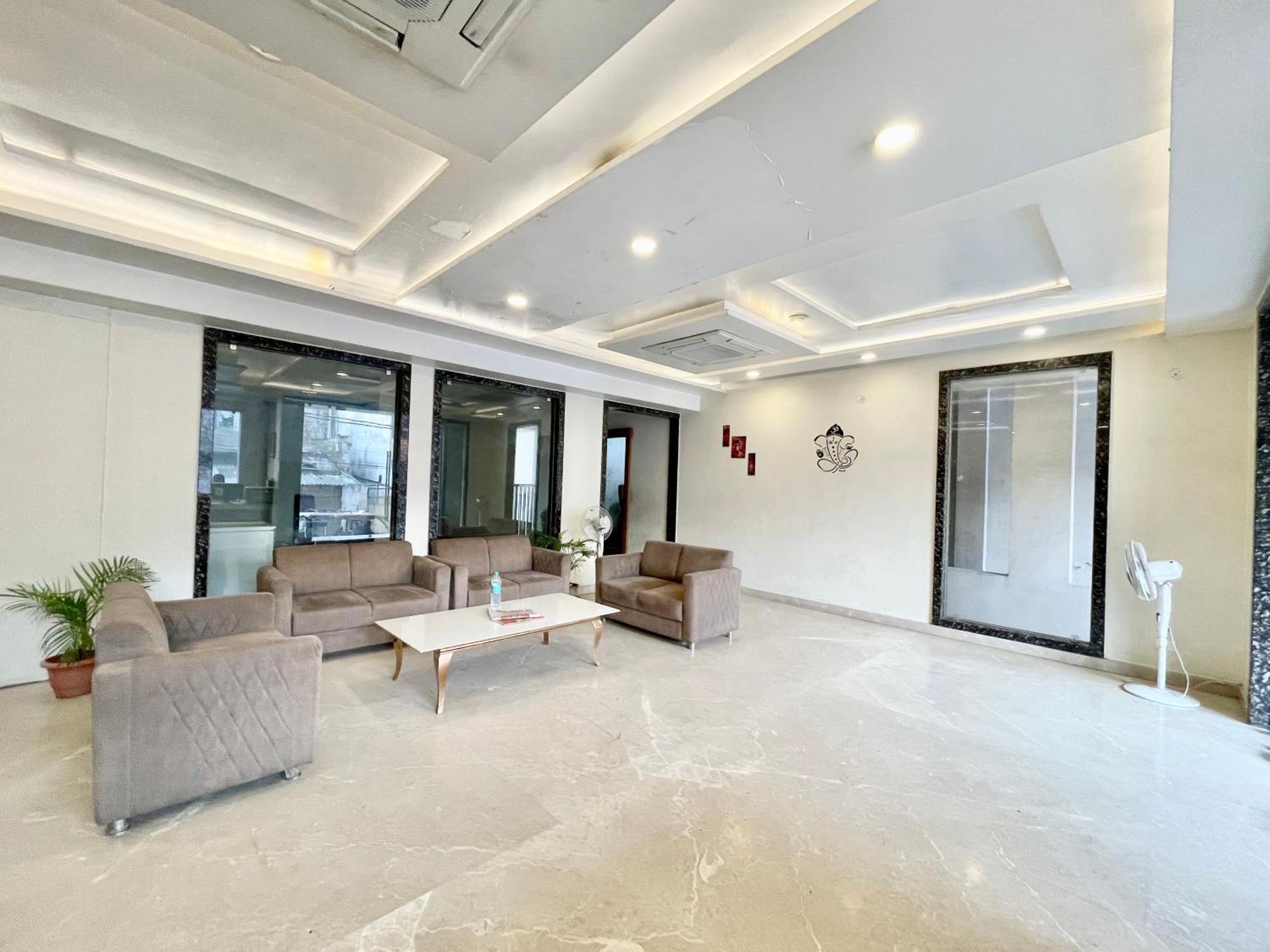 Hotel Rudraksh ! Varanasi !Fully-Air-Conditioned Hotel At Prime Location With Parking Availability, Near Kashi Vishwanath Temple, And Ganga Ghat 2 Dış mekan fotoğraf