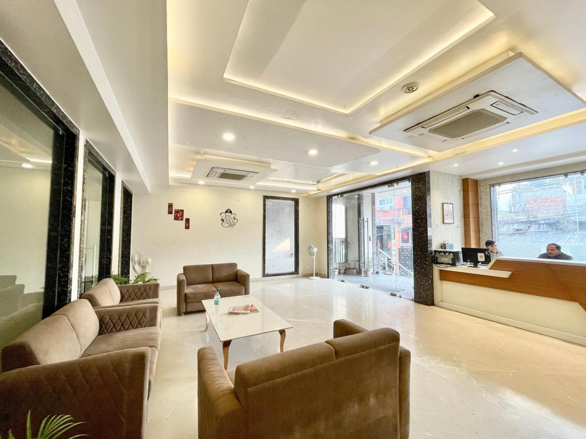 Hotel Rudraksh ! Varanasi !Fully-Air-Conditioned Hotel At Prime Location With Parking Availability, Near Kashi Vishwanath Temple, And Ganga Ghat 2 Dış mekan fotoğraf