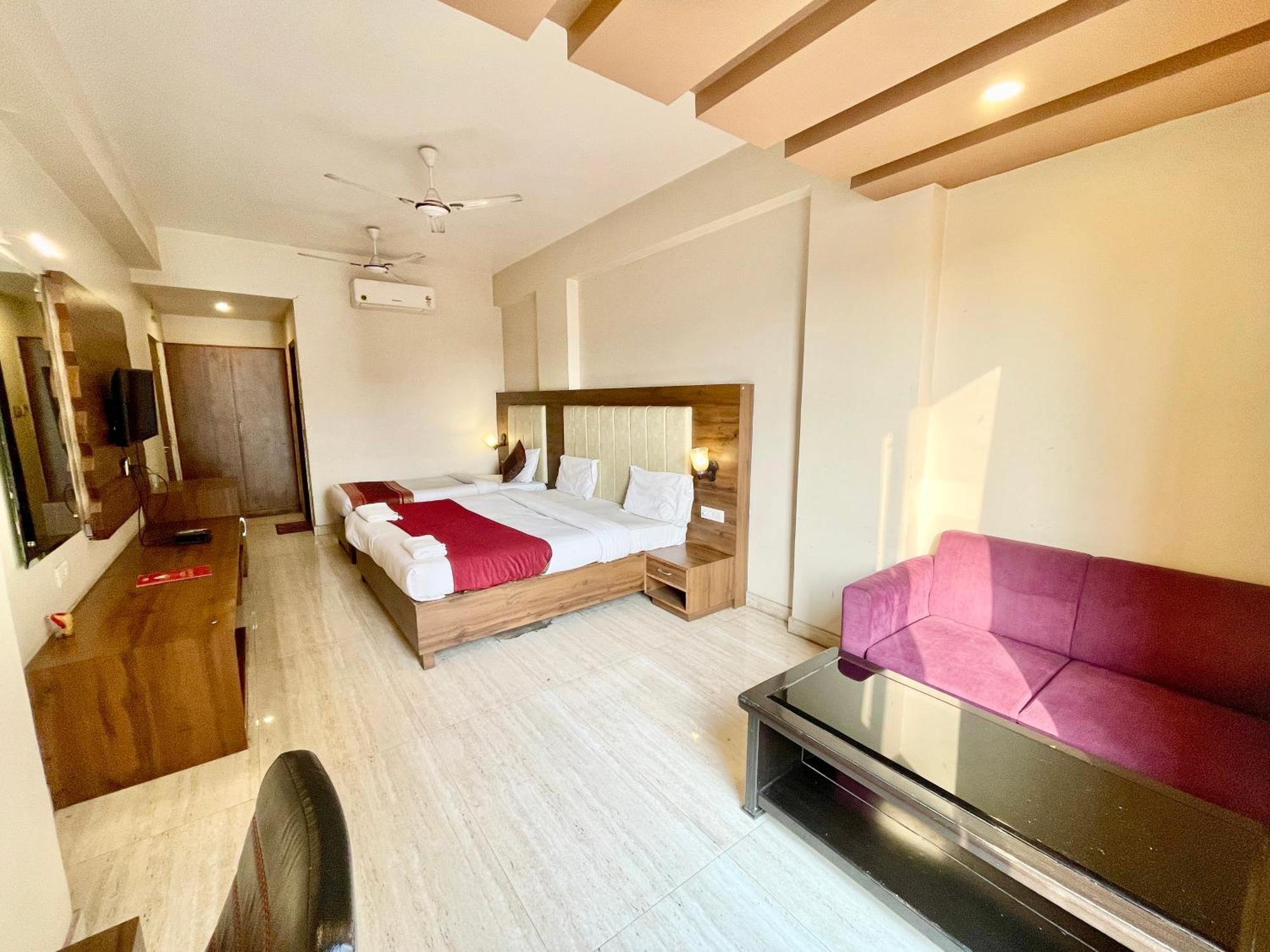 Hotel Rudraksh ! Varanasi !Fully-Air-Conditioned Hotel At Prime Location With Parking Availability, Near Kashi Vishwanath Temple, And Ganga Ghat 2 Dış mekan fotoğraf