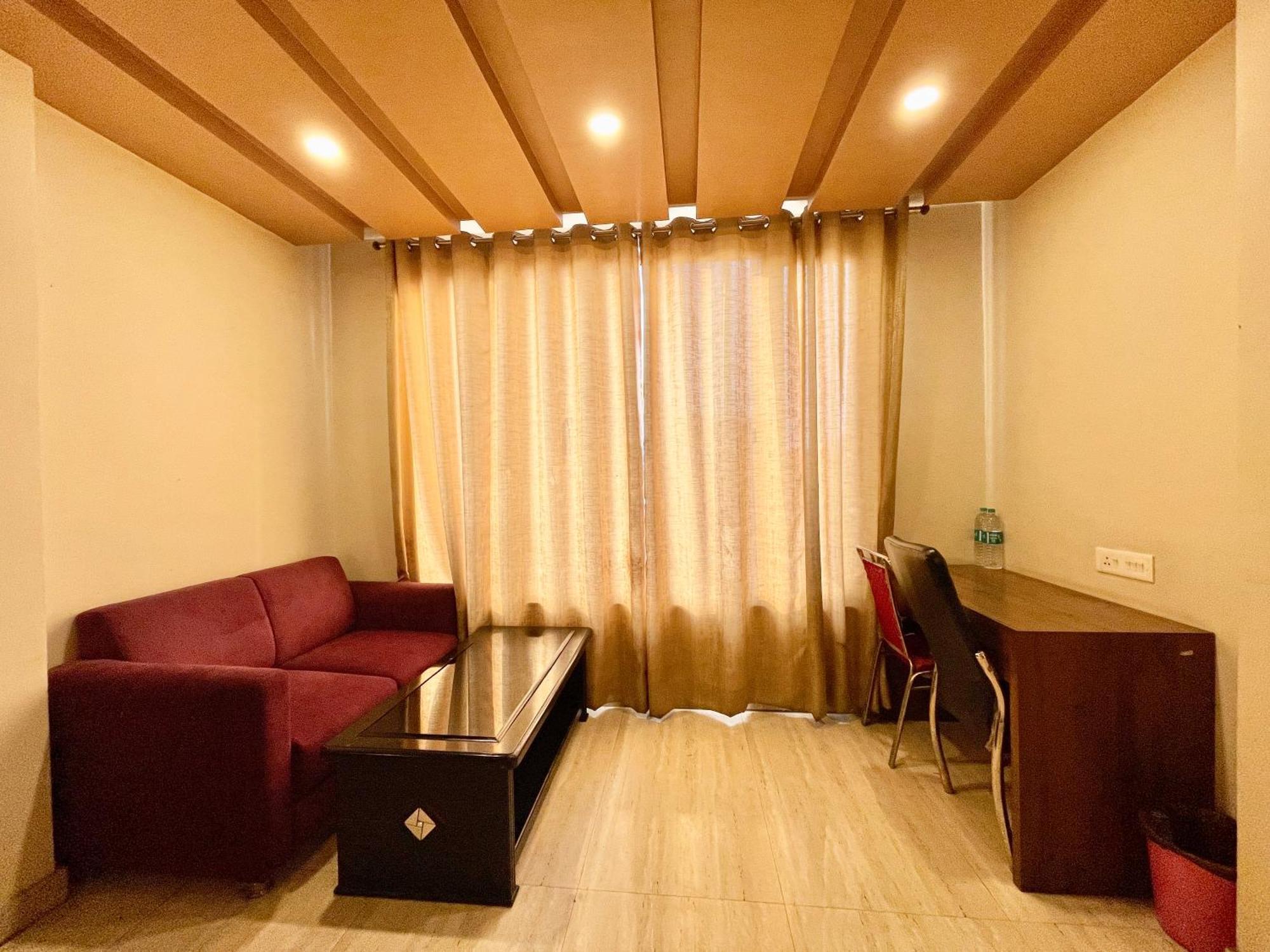 Hotel Rudraksh ! Varanasi !Fully-Air-Conditioned Hotel At Prime Location With Parking Availability, Near Kashi Vishwanath Temple, And Ganga Ghat 2 Dış mekan fotoğraf